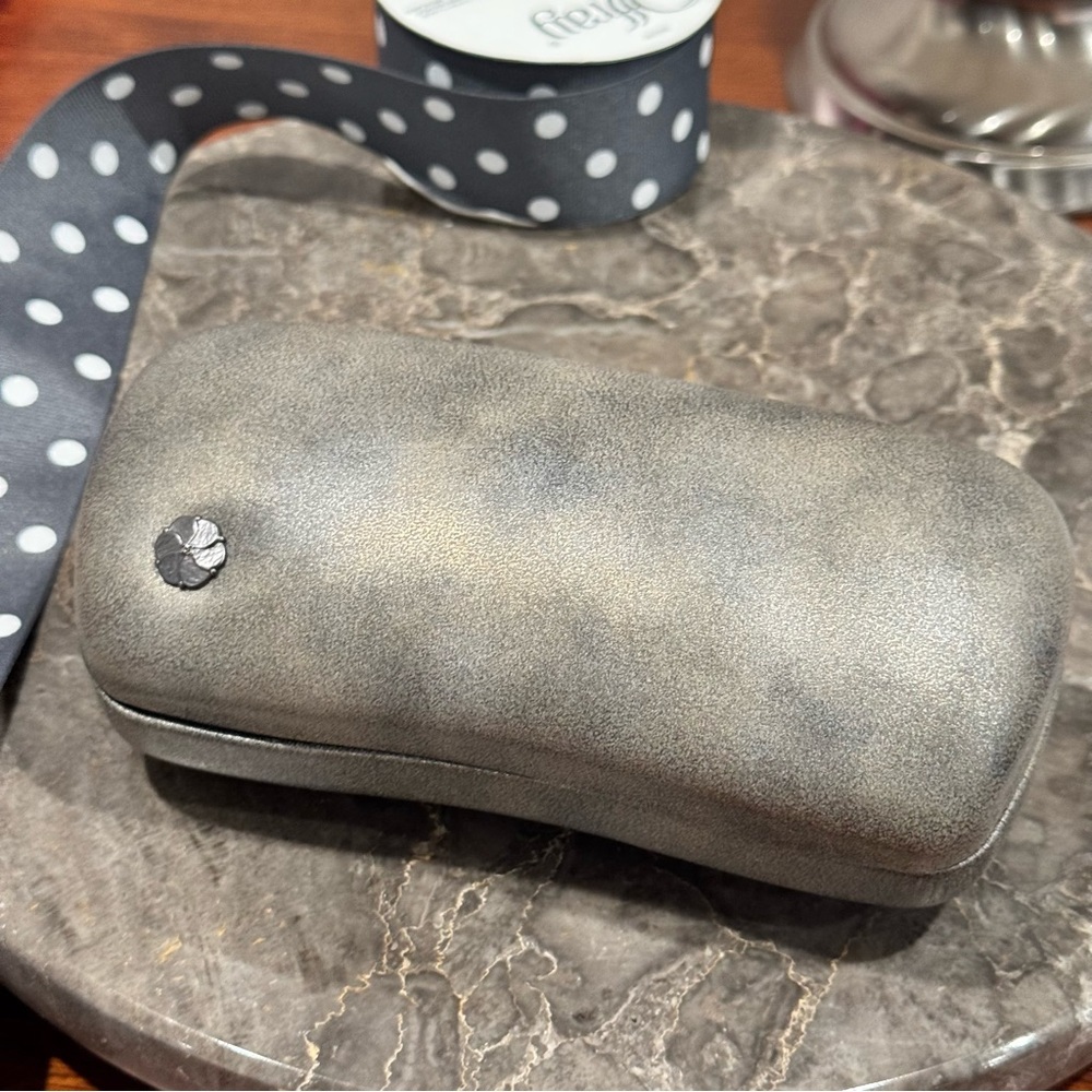 Chanel sunglass case
Case only - Picture 6 of 7